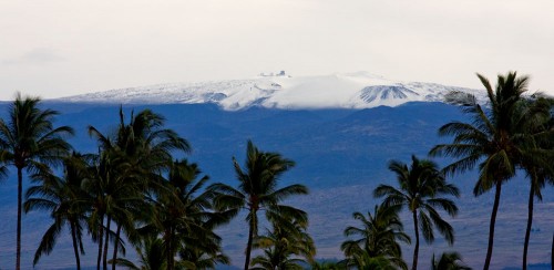 20081212_maunakea-snow The summit of Mauna Kea seen from Mauna Lani Drive in Waikoloa.