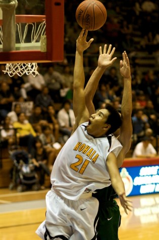 20090221_john-allan-antonio Kohala's John Allan Antonio (21) puts it up for Kohala during second half action at Affook-Chinen Civic Auditorium.