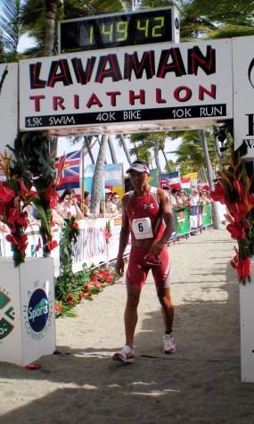 chrismccormack Chris McCormack crosses the finish line in a new record time of 1:50.29. (Hawaii247.com photo by Karin Stanton)