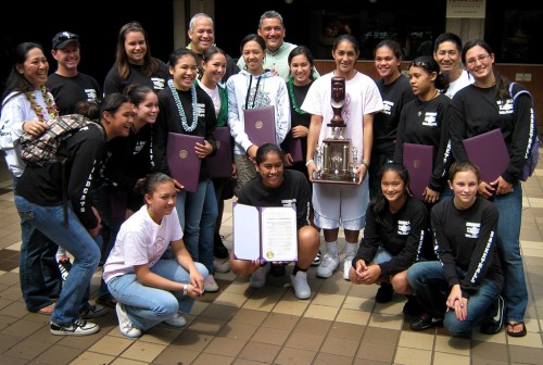 img_0114 The Konawaena Wildcats share a moment with Mayor Billy Kenoi. Members of the team and coaches were presented by the County of Hawaii with proclamations recognizing their achievement.