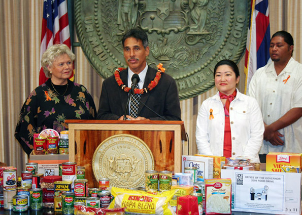 aionafoodbank Lt. Gov. James "Duke" Aiona declares April "Feeding Hawaii's Hungry" month. (Photo courtesy of the Lt. Governor's Office)