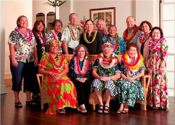 seniorhonors Vivian Aiona and the 2009 Senior Volunteer Award recipients. (Photo courtesy of the Governor's Office)