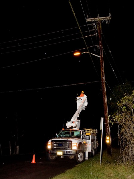 20090714_accident-helcofix A HELCO crew shuts down power to lines running on Ihope Road due to an accident damaging a utility pole.