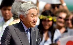 20090716_emperor-hula Emperor Akihito of Japan is entertained with hula and music during the departure ceremony at Kona International Airport.