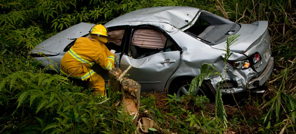 Tuesday evening (July 28) a single car accident on Paradise Drive in Hawaiian Paradise Park sent a woman and two children to the hospital.