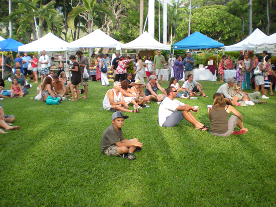 MangoFestival09 Mango Festival 2009 included samples and tastings, as well as mango-inspired foods and art work. And Kona Brew Pub tent.