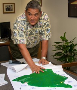 20090911_mayor-kenoi-map Mayor Billy Kenoi goes over a map showing the different zoned areas of land on the Big Island that is taxed for residential, agricultural, resort, industrial, etc. Photography by Baron Sekiya | Hawaii 24/7