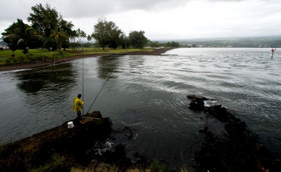 20090929_tsunami-surge Ocean surges move through Hilo Bay at 3:15 p.m. some seven hours after an 8.0 magnitude earthquake in Samoa generated a tsunami and pushed wave action to Hawaii. Photography by Baron Sekiya | Hawaii 24/7