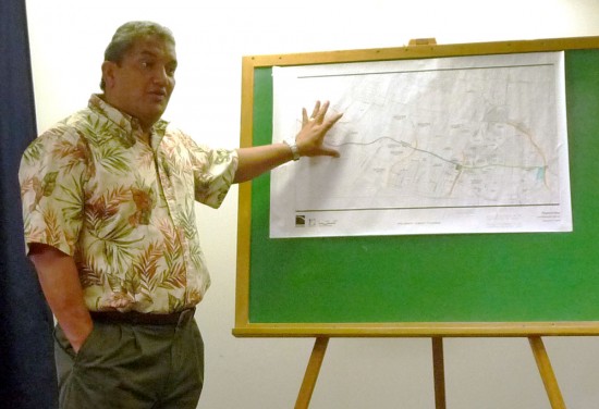 20091124_anekeohokalole-kenoi Mayor Billy Kenoi discusses the Ane Keohokalole Highway project with reporters. (Photo courtesy the Mayor's Office)