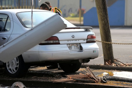 20100123_RnM-accident2 A utility pole is broken fronting the Hilo Middle School parking lot.