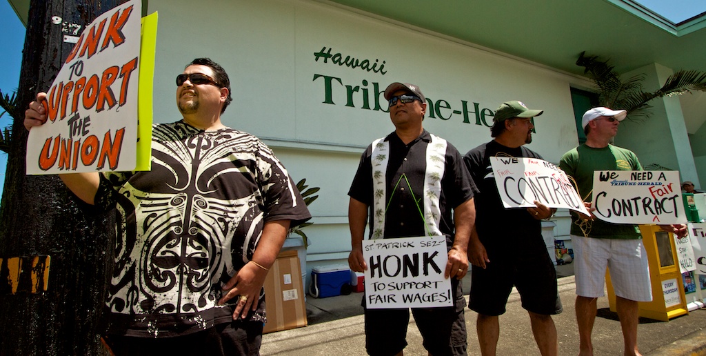 A crowd of various labor union members joined the Hawaii Newspaper Guild workers to picket the Hawaii Tribune-Herald Wednesday (March 17) but it didn't quite live up to the hype.