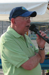 Announcer Bob Herkes mans the mic at the Hawaii International Billfish Tournament. (Hawaii 24/7 file photo by Karin Stanton)