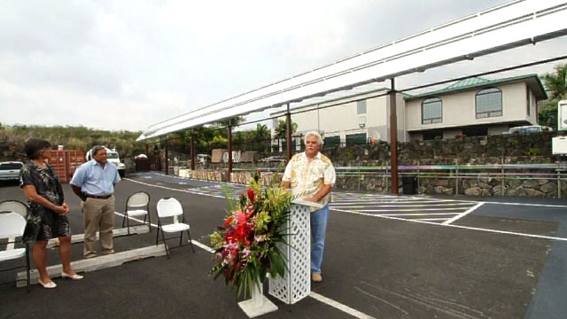 A new Skyline Solar High Gain Solar 1000 system at the Kona headquarters of Metcalf West, a construction firm specializing in the low-cost development of affordable housing, was dedicated on Tuesday (Aug 31) in Kona with Governor Linda Lingle on hand for the ceremony.