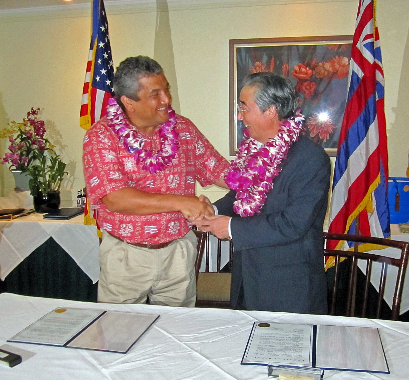 Hawaii County Mayor Billy Kenoi and Mayor Sadaji Akutsu of Shibukawa, Japan, reaffirmed a sister-city relationship between Shibukawa and the County of Hawaii in a ceremony in Hilo on Jan. 14, 2011.

The sister-city relationship was established in 1997 to promote friendship and good will between the peoples of Ikaho-Machi and the County of Hawaii.