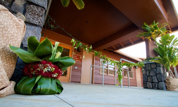 20110218_hvnp-veoc-maile-lei A ho‘okupu (gift) wrapped in ti leaf and a maile lei across the entrance of the Hawaii Volcanoes National Park Visitor Emergency Operations Center.