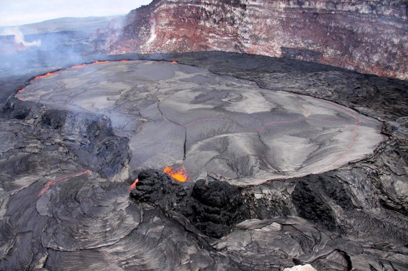20110629_7440_torr_L A breach in the south wall of the perched pond allowed lava to gush out onto the floor of Pu‘u ‘O‘o Crater. Photo courtesy of USGS/HVO