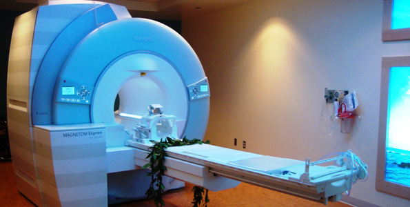 Magnet allows most exams to be done with patient’s head outside the bore, easing claustrophobia