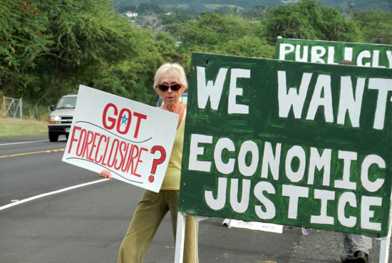 Occupy groups protesting at Kukio (Dec. 31)