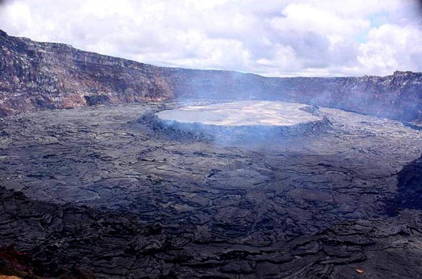 20110629_puuoo-perched-lava-pond The perched lava pond within Pu‘u ‘O‘o, shown here on June 29, 2011, has been the site of dramatic growth and uplift over the past weeks. Photo courtesy of USGS/HVO