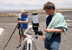 20120605_Glenn-Pam A couple from England made a special trip to Hawaii to view and photograph the transit of Venus. Glenn and Pam started out in Keauhou, moved up to NELHA and finally stopped at the Kiholo Bay scenic lookout for clear skies. The couple later packed everything up and moved again as skies overhead filled with clouds. Photography by Baron Sekiya | Hawaii 24/7