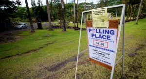 A polling site at Hawaiian Paradise Park's community center on primary election day Saturday (Aug 11). Photography by Baron Sekiya | Hawaii 24/7