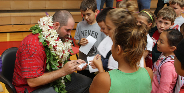 HPA alumni and Super Bowl champion Max Unger signs autographs for young Ka Makani. (Hawaii 24/7 photo by Karin Stanton)