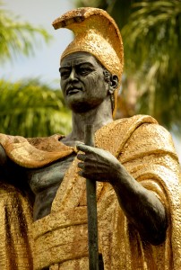 The top portion on the spear for Hilo's Kamehameha The Great statue is missing. Photo by Baron Sekiya | Hawaii 24/7