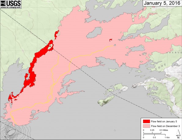 This map shows recent changes to Kīlauea’s active East Rift Zone lava flow field. The area of the flow field on December 3 is shown in pink, while widening and advancement of the flow field as mapped on January 5 is shown in red. The yellow lines show the active lava tube system. Puʻu ʻŌʻō lava flows erupted prior to June 27, 2014, are shown in gray. The base map is a partly transparent 1:24,000-scale USGS digital topographic map draped over a 10-m digital elevation model (DEM).