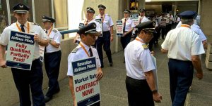 Hawaiian Airlines pilots and other supporters conducted informational picketing outside Honolulu International Airport Wednesday, March 16, 2016. Photography by Baron Sekiya | Hawaii 24/7